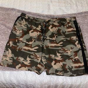 Camo short with zipper pockets 2xl mens